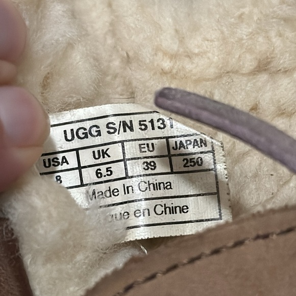 UGG Sz 8 Dakota Moccasins in Tobacco with Lavender Ties - Picture 12 of 16